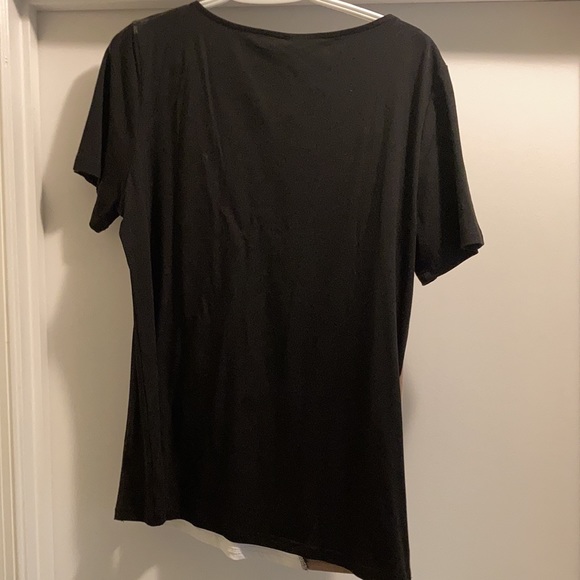 Trendy top! NEW WITH TAGS - Picture 2 of 4